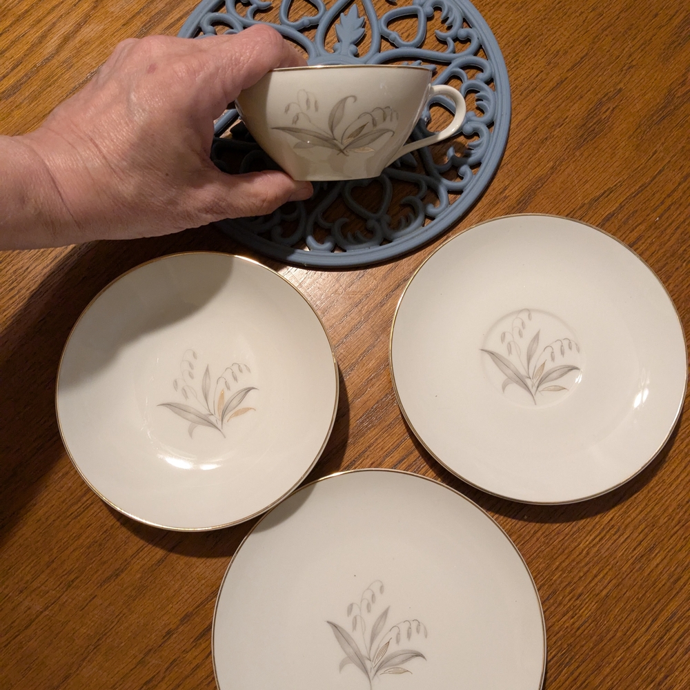 Cream and Gray Minimalist Dinnerware Set